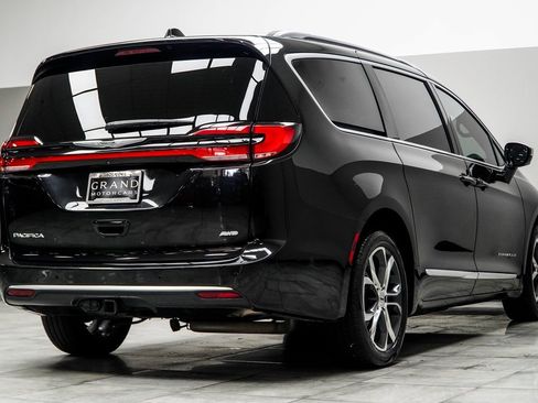 Used 2022 Chrysler Pacifica Pinnacle image 12