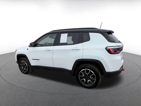 Used 2025 Jeep Compass Trailhawk image 10