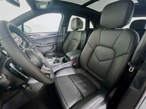 New 2026 Porsche Macan image 5
