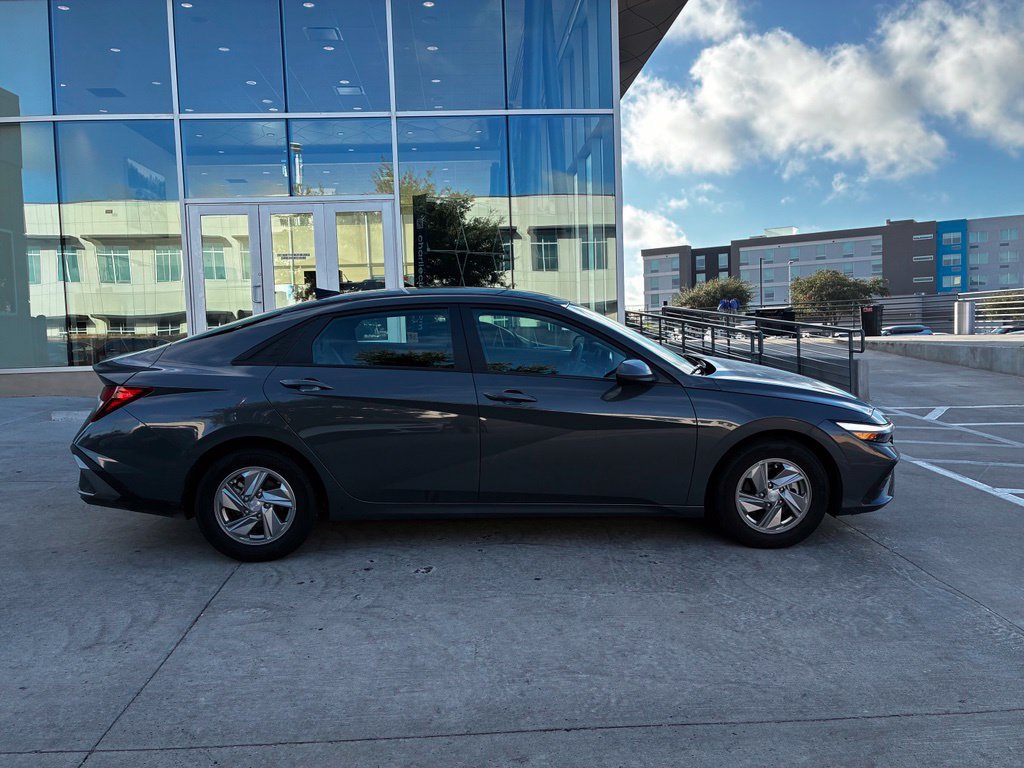 Certified 2026 Hyundai Elantra SE FWD image 6