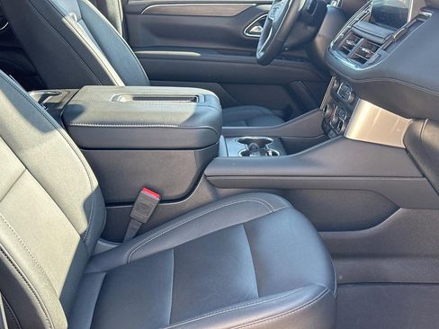 Used 2024 Chevrolet Tahoe Z71 w/ Luxury Package image 18