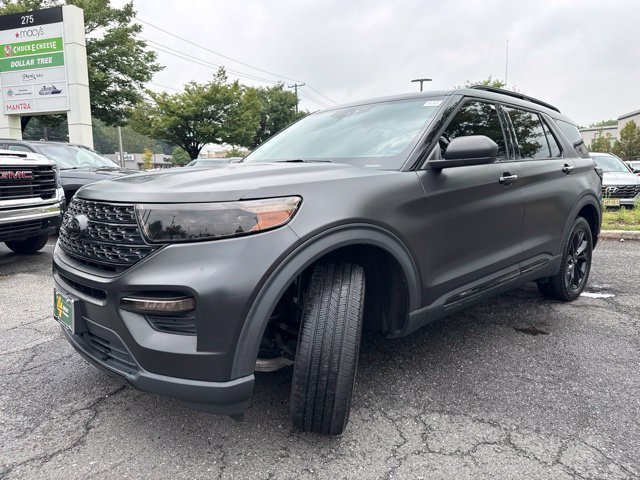 Used 2023 Ford Explorer XLT w/ Equipment Group 202A AWD/4WD image 3