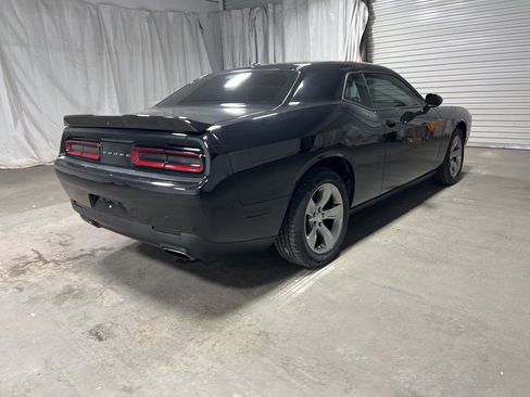 Used 2022 Dodge Challenger SXT image 7