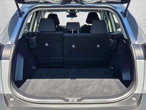 Used 2022 Toyota RAV4 LE image 6