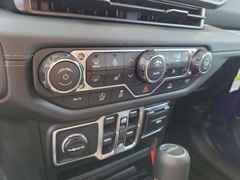New 2026 Jeep Gladiator Sport AWD/4WD image 16