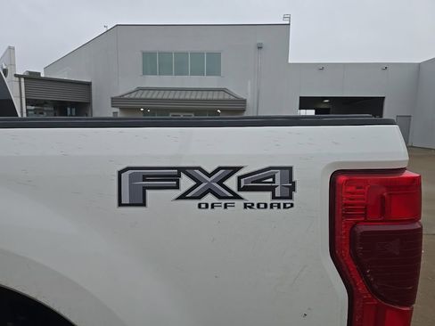 Used 2020 Ford F250 Platinum w/ FX4 Off-Road Package image 4