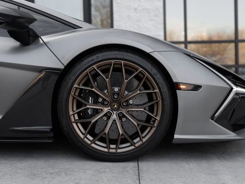Used 2025 Lamborghini Revuelto AWD/4WD image 11