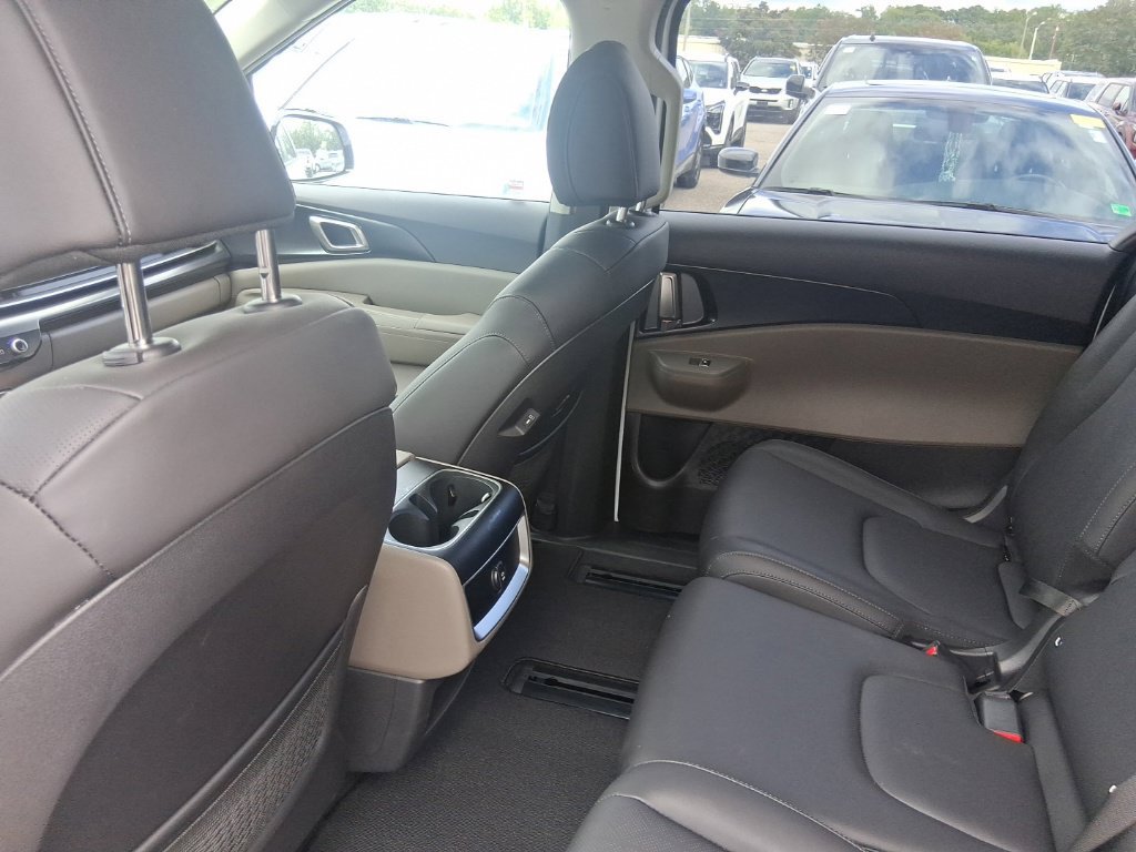 Certified 2026 Kia Carnival FWD image 15