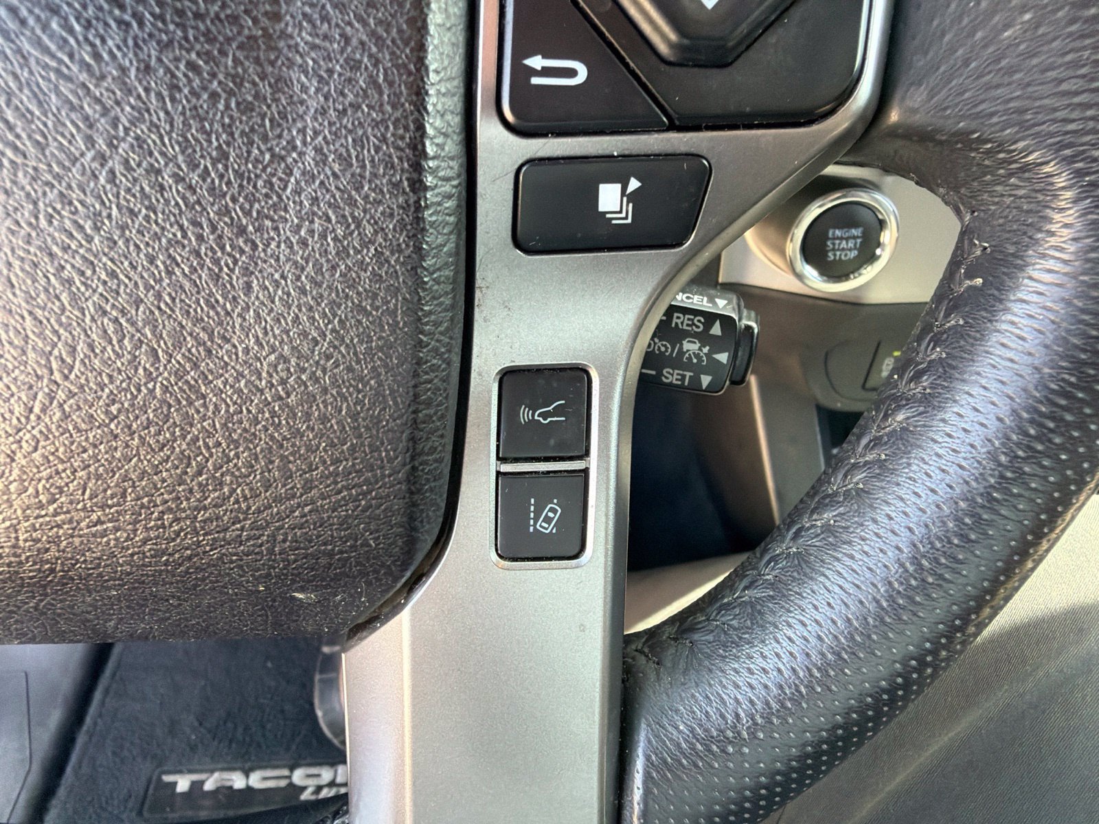 Used 2021 Toyota Tacoma Limited RWD image 31