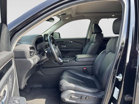Used 2024 Honda Pilot Touring image 10