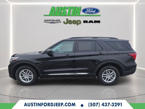 Used 2025 Ford Explorer Active image 2