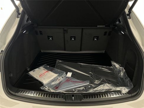 Used 2026 Porsche Macan image 28