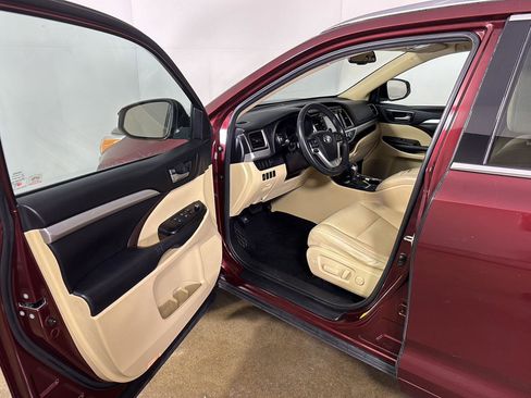 Used 2015 Toyota Highlander XLE AWD/4WD image 2