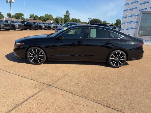 Used 2024 Honda Accord Touring image 2