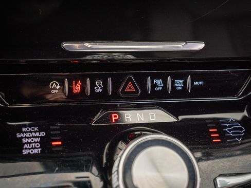 Used 2023 Jeep Wagoneer Series III w/ Preferred Equipment Group image 24