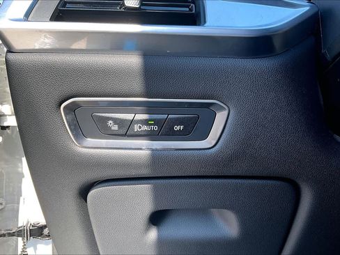 Used 2025 BMW X7 M60i AWD/4WD image 33