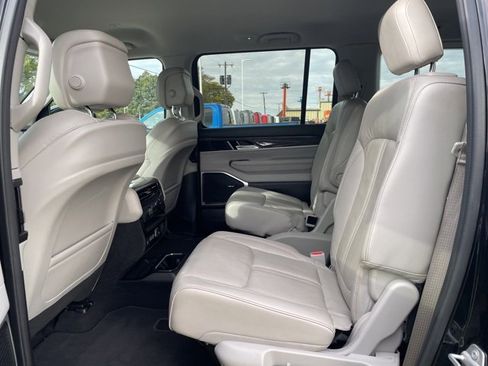 Used 2022 Jeep Wagoneer Series III w/ Flexible Seating Group image 9