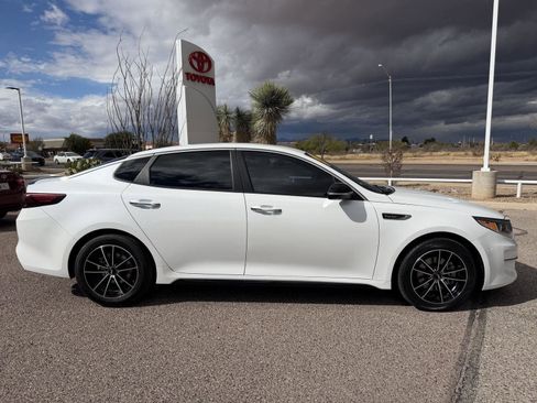 Used 2017 Kia Optima LX w/ Value Package image 6