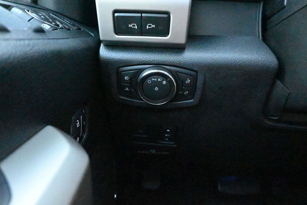 Used 2017 Ford F350 Lariat AWD/4WD image 38