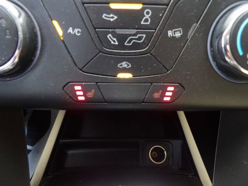 Used 2015 Ford Fusion SE w/ Equipment Group 202A image 27