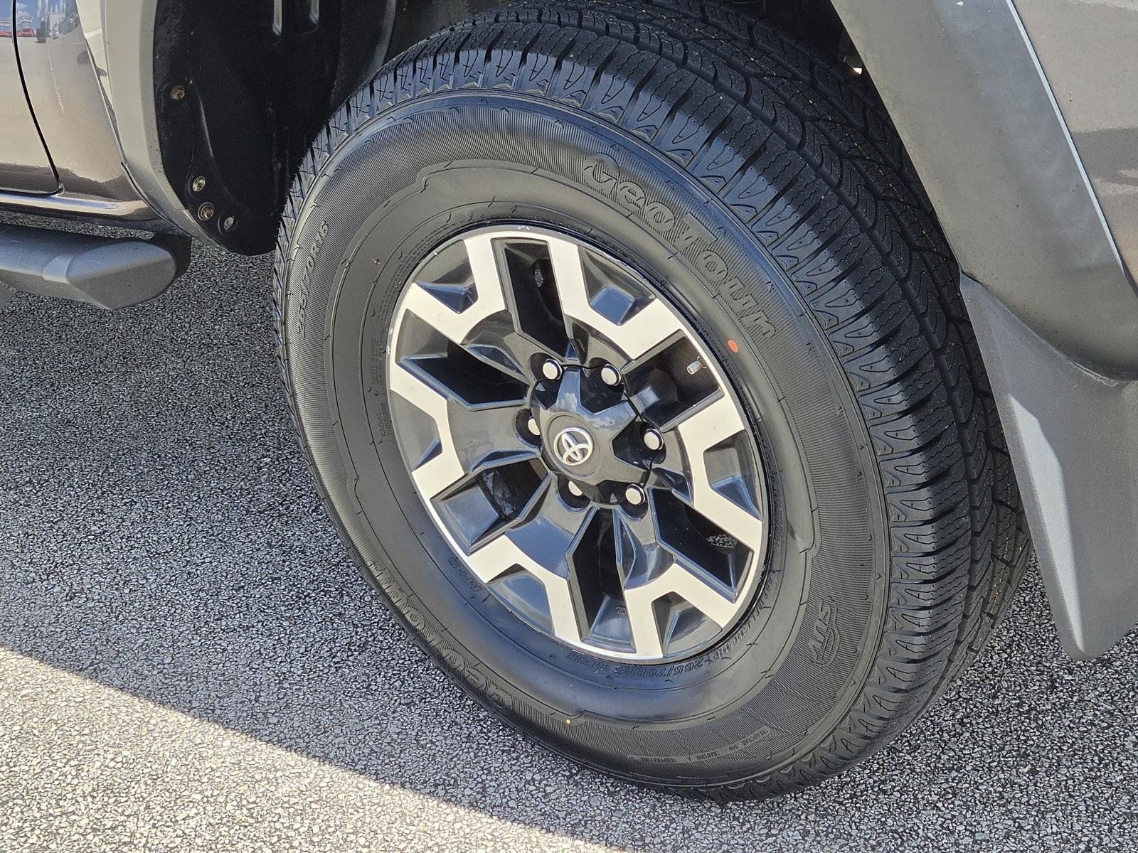 Used 2017 Toyota Tacoma TRD Off-Road w/ Tow Package RWD image 7