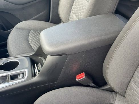 Used 2018 Chevrolet Equinox LT image 32