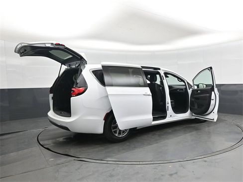 New 2026 Chrysler Pacifica Select image 45