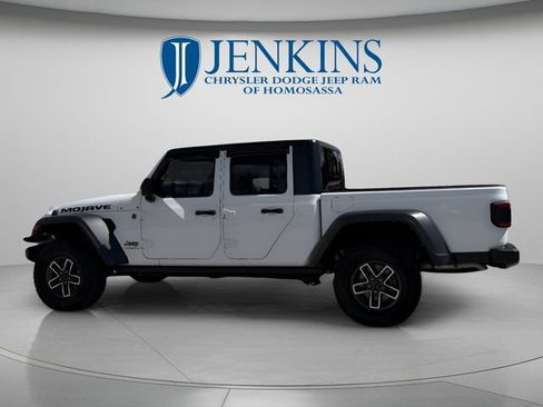 Used 2025 Jeep Gladiator Mojave w/ Convenience Group AWD/4WD image 9