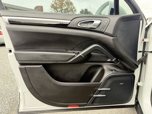 Used 2018 Porsche Cayenne S Platinum image 8