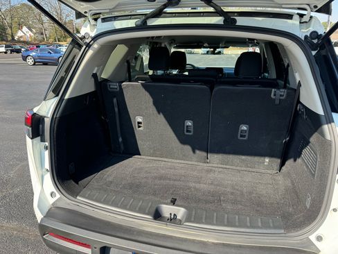 Used 2023 Nissan Pathfinder S image 16