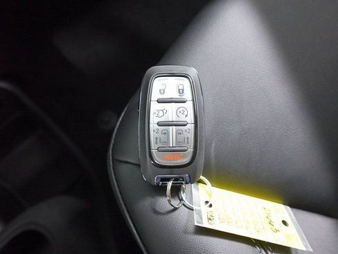 New 2026 Chrysler Pacifica Select w/ S Appearance Package image 31