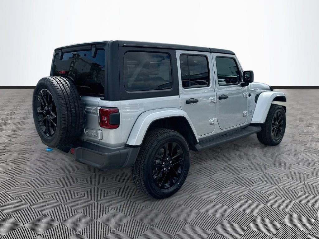 Used 2023 Jeep Wrangler Unlimited Sahara w/ Cold Weather Group AWD/4WD image 6