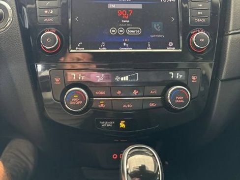 Certified 2020 Nissan Rogue SV FWD image 10
