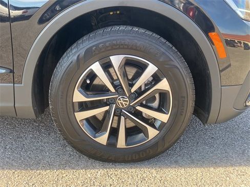 Used 2023 Volkswagen Tiguan S image 9