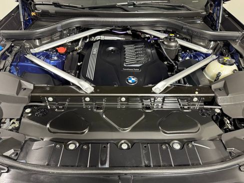 Used 2022 BMW X6 xDrive40i w/ Executive Package image 32