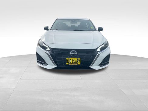 Used 2025 Nissan Altima 2.5 SV image 9