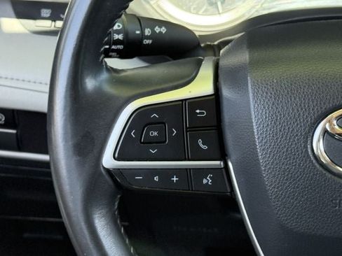 Used 2023 Toyota Highlander XLE FWD image 14