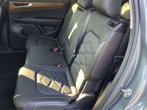 Certified 2024 Volkswagen Atlas SE image 17