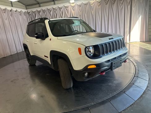 Used 2023 Jeep Renegade Trailhawk AWD/4WD image 3