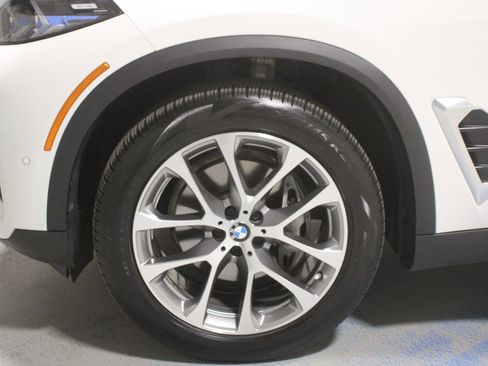 Certified 2024 BMW X5 xDrive40i w/ Premium Package AWD/4WD image 37