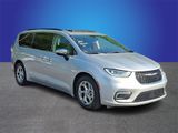 Used 2023 Chrysler Pacifica Limited image 3