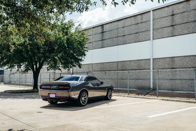 Used 2015 Dodge Challenger SRT w/ Technology Group RWD image 21