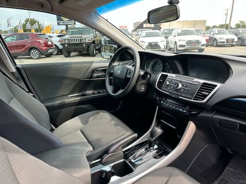 Used 2017 Honda Accord LX image 12