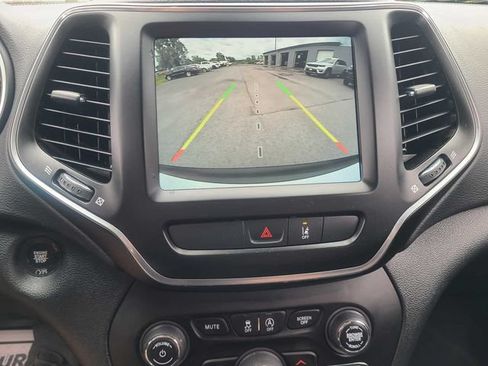 Used 2022 Jeep Cherokee Latitude Lux w/ Mopar Interior Package AWD/4WD image 28