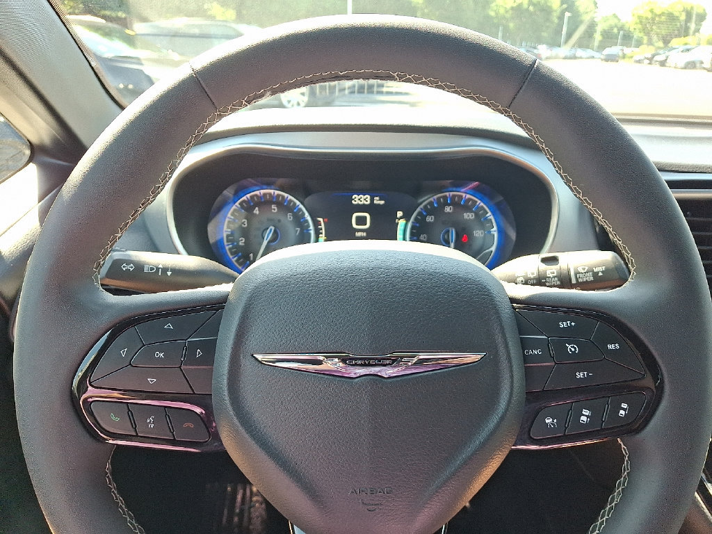 Used 2025 Chrysler Pacifica Limited FWD image 23