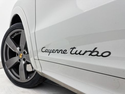 Used 2022 Porsche Cayenne Turbo AWD/4WD image 12