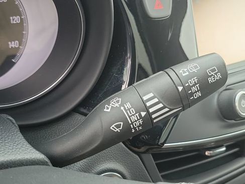Used 2020 Buick Envision Essence FWD image 15
