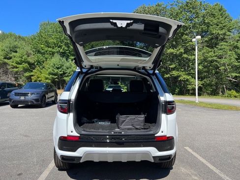 New 2025 Land Rover Discovery Sport S image 32