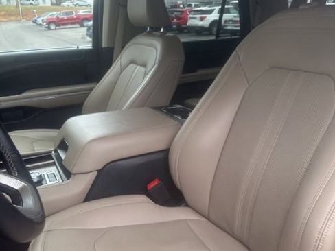Used 2024 Ford Expedition Max Limited image 10