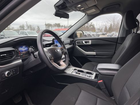Used 2022 Ford Explorer XLT image 11